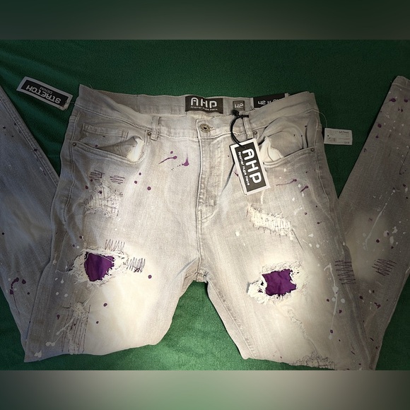 Distressed Jeans - Picture 5 of 5